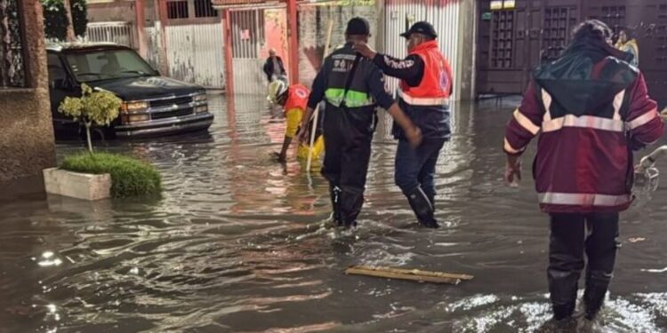 Lluvia histórica satura CDMX: 84.5 mm caen en menos de una hora y rebasan récord de 1952