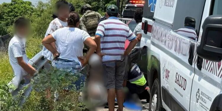 Muere joven tras accidente en curva peligrosa del puente Pimentel, en Tehuantepec