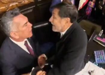VIDEO| Revela video que Noroña lanza primer golpe, Alito contiene agresión