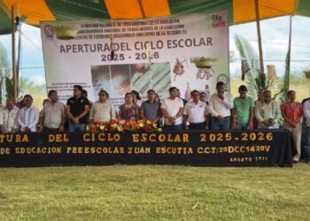 En un preescolar rústico, sin aulas ni mobiliario, abre S-22 ciclo escolar