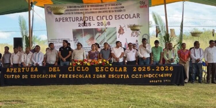 En un preescolar rústico, sin aulas ni mobiliario, abre S-22 ciclo escolar