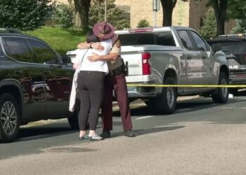 ¡Terror en Minneapolis! Tiroteo en escuela católica deja al menos dos muertos y 20 heridos en plena semana de regreso a clases