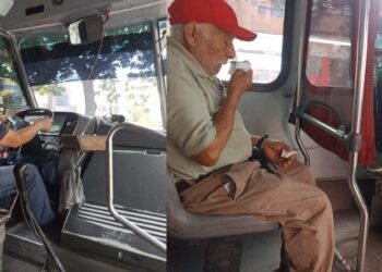 ¡Tiró a un abuelito y lo regañó! Urbanero arranca sin esperar a que suba