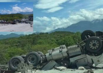 ¡Falla mecánica provoca vuelco de tráiler en la carretera 190! Dos personas resultan heridas