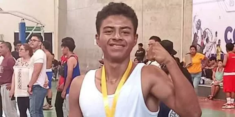 Carlos Rivera, campeón boxístico huajuapeño.