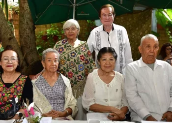 Fotos: Rubén Morales // Egresados del Centro Regional de Enseñanza Normal de Oaxaca, generación 1970, celebraron 55 años de trayectoria en un emotivo reencuentro.