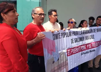 Foto: Adrián Gaytán / El Comité Popular para la Revocación de Mandato protestó en el Congreso.