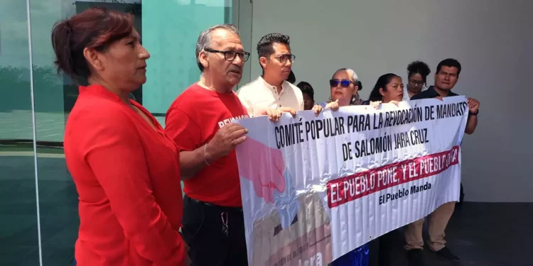 Foto: Adrián Gaytán / El Comité Popular para la Revocación de Mandato protestó en el Congreso.