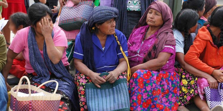 El zapoteco es el que predomina entre las mujeres hablantes de alguna lengua, seguidas por el mixteco, mazateco, mixe, chinanteco, chatino y triqui.