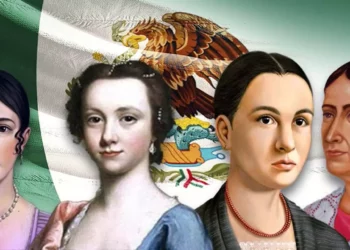 En el zócalo de la ciudad de Oaxaca también se encuentra una exposición denominada "Mujeres en la Patria".