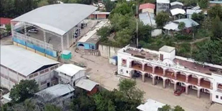 Fuerzas de seguridad de los tres órdenes de gobierno fueron desplegados a la zona de conflicto.