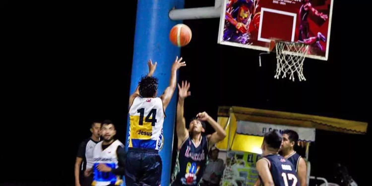 Los equipos de las categorías femenil y varonil disputaron juegos dobles para poder definir a los campeones de esta liga.