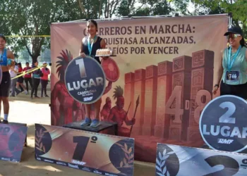 Los primeros lugares de la rama femenil.
