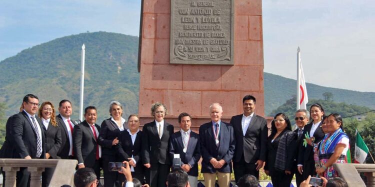 La ceremonia tuvo lugar en el Distribuidor Vial Obelisco por la Paz “General Antonio de León”, recinto que fue testigo de este reconocimiento.