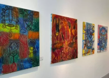 El propósito es generar un diálogo entre distintas generaciones de artistas que, pese a la diversidad de estilos y trayectorias, comparten un mismo origen: Oaxaca.