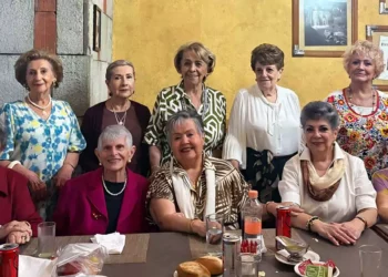 Fotos: Rubén Morales // Las festejadas estuvieron rodeadas de amigas entrañables, quienes disfrutaron de un delicioso desayuno.