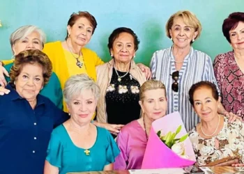 Fotos: cortesía // Las grandes amigas de la cumpleañera la colmaron de cariño y buenos deseos.