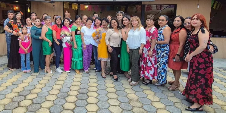 Fotos: Rubén Morales // Natalia Castro celebró su cumpleaños en compañía de amigos, música y gratas sorpresas.
