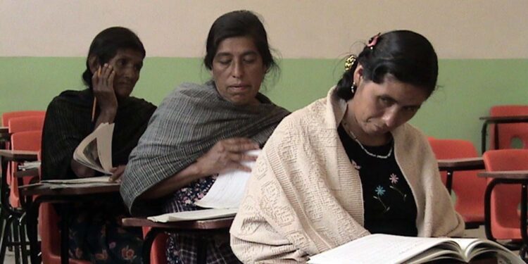 Oaxaca se ubica en el segundo lugar a nivel nacional con mayor rezago educativo con una tasa de 45.3 %.