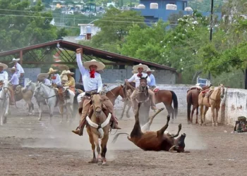 Realizan su tradicional Charreada de Independencia en el marco de las Fiestas Patrias.