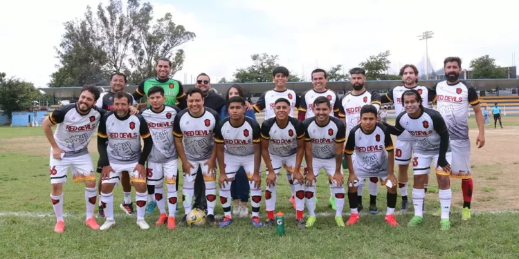 Fotos: Leobardo García Reyes // Red Devil mantiene el dominio en Liga Mayor A.