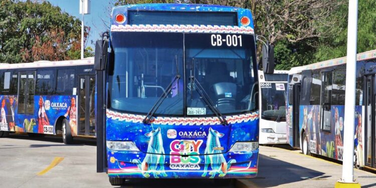 Foto: Adrián Gaytán // Tres administraciones estatales han invertido más de 1,700 millones de pesos para el Sistema de Transporte Colectivo Metropolitano de Oaxaca (BinniBus).