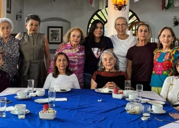 Foto: cortesía // Alma Concha y Lolita Tapia compartieron una alegre mañana acompañadas de entrañables amigas que las colmaron de felicitaciones.