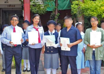 Alumnos recibieron su certificación en el inicio del ciclo escolar 2025-2026.