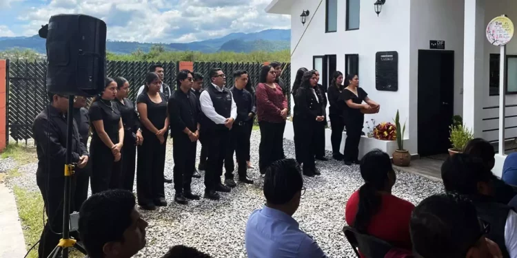 Autoridades municipales inauguraron la Casita de Resguardo Seguro en Tlaxiaco.