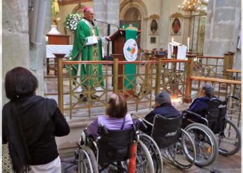 Foto: Adrián Gaytán // El arzobispo Pedro Vázquez Villalobos en su homilía dominical, en Catedral.