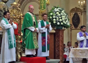 Foto: Adrián Gaytán // El arzobispo Pedro Vázquez Villalobos, presidió la homilía dominical en Catedral.