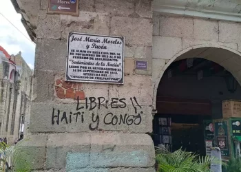 El Portal de las Flores conserva una placa que recuerda que ahí estuvo el general José María Morelos.