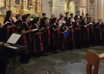 Foto: Coro de la Ciudad de Oaxaca // El coro destaca que tiene 35 años de trayectoria ininterrumpida.