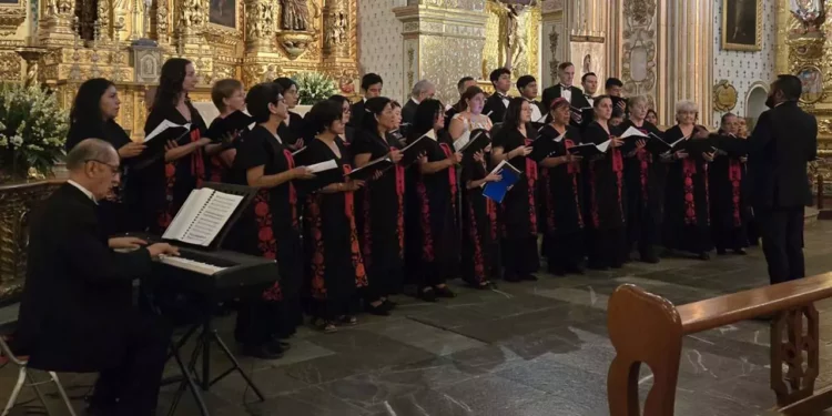 Foto: Coro de la Ciudad de Oaxaca // El coro destaca que tiene 35 años de trayectoria ininterrumpida.