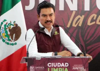 El edil Ray Chagoya señala que contemplan mayores sanciones para los comercios que dejan desechos en las papeleras para residuos de paso.