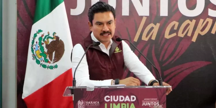 El edil Ray Chagoya señala que contemplan mayores sanciones para los comercios que dejan desechos en las papeleras para residuos de paso.