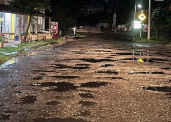 El tramo carretero registra severos daños, lo que ha provocado accidentes y fallas mecánicas.