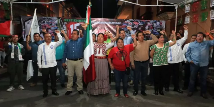 Foto: Adrián Gaytán // Encabezados por la secretaria general, Yenny Pérez Martínez, maestros de la Sección 22 llevaron a cabo el “Anti Grito”, en Armenta y López.