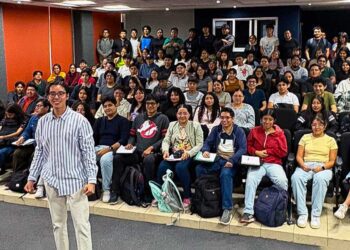 Fotos: Rubén Morales // Estudiantes participaron con entusiasmo en la charla motivacional.