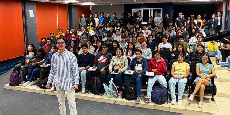 Fotos: Rubén Morales // Estudiantes participaron con entusiasmo en la charla motivacional.
