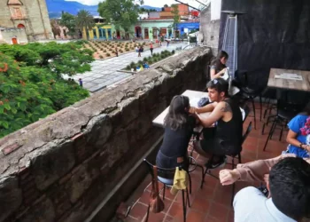 Fotos: Adrián Gaytán // Hay alrededor de 400 terrazas comerciales y particulares en el Centro Histórico.