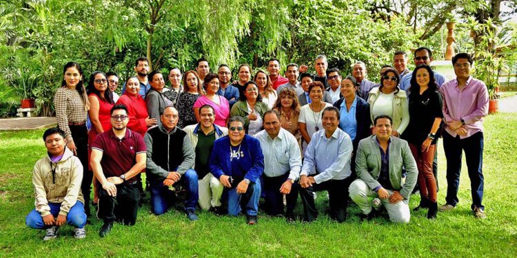 Fotos: Rubén Morales // Integrantes de Líderes Extraordinarios Networking durante el desayuno empresarial.