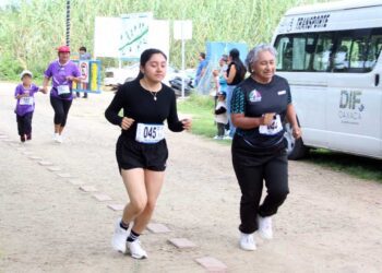 La carrera partió del Parque Independencia en el centro de Huajuapan.