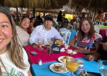 Fotos: cortesía // La profesora Francisca rodeada del cariño de sus hijos Hassif Silvestre y Lilian del Carmen.