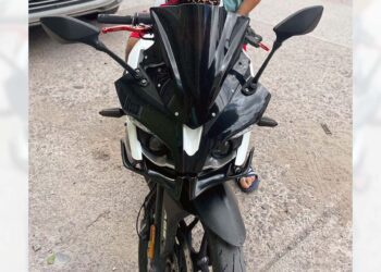 La motocicleta es una Pulsar RS200, color blanco con negro con placas de circulación 02TAA8, del Estado.