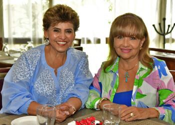 Foto: Rubén Morales // María Luisa y Lizi fueron captadas por el lente de ESTILO OAXACA durante un desayuno.