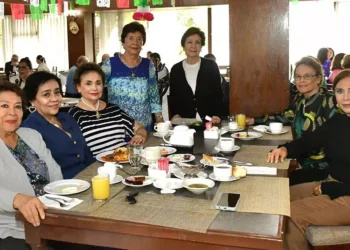 Fotos: Rubén Morales // Mary Marychalar, Maru Reyes, Irene Rodríguez de Díaz, Silvia Rojas, Juanita Gómez, Olguita Scheremberg y Celia Martínez.