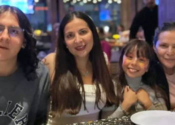 Foto: Rubén Morales // Montserrat Marín disfrutó de una cena muy especial en compañía de sus hijos y su mamá.