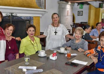 Foto: Rubén Morales // Amigas oaxaqueñas compartieron un grato momento en un conocido restaurante de la Verde Antequera.
