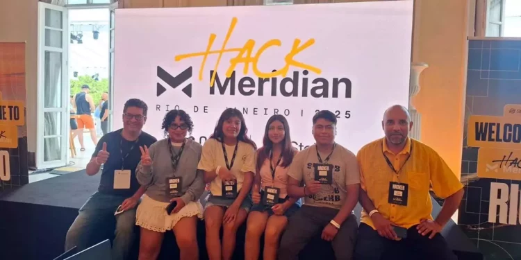 Aricel Castro y Ángel Nicolás presentaron en Brasil su proyecto Ebas, reconocido por su innovación en inclusión financiera.